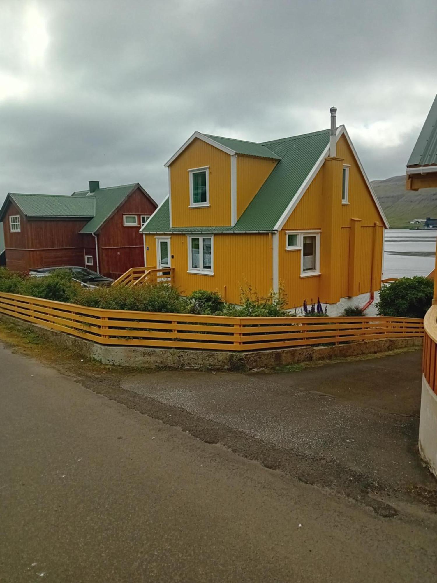 Вілла Det Lille Gule Hus Trongisvagur Екстер'єр фото